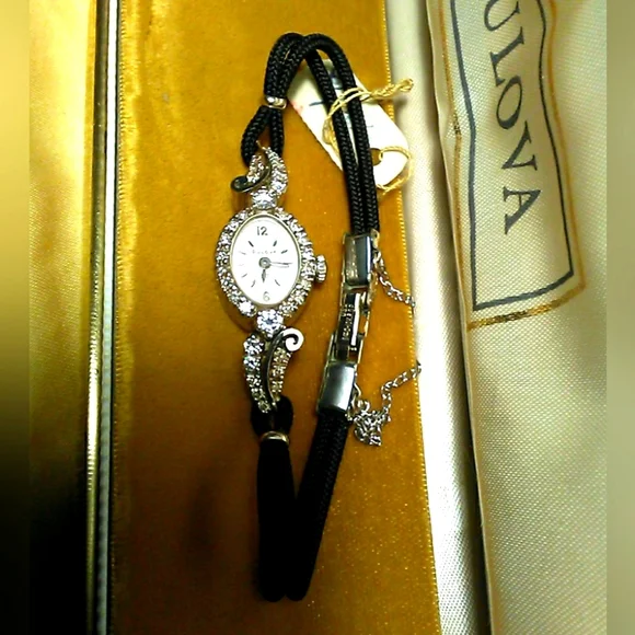 VINTAGE 1972 BULOVA LADIES WATCH 14 GOLD CT DIAMONDS 23 J